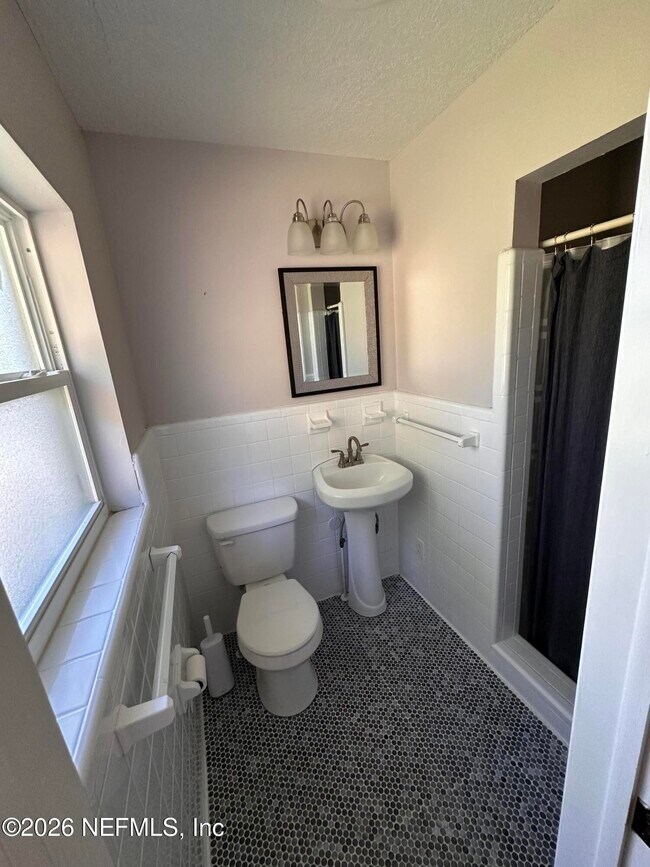 Building Photo - 6117 Clifton Ave