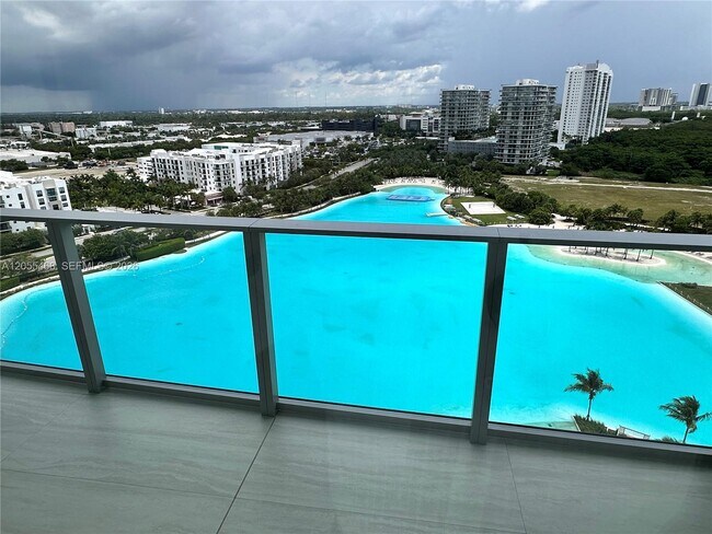 Building Photo - 2411 Laguna Cir