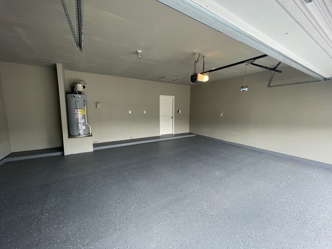 Building Photo - Available for a July 2025 Move In-Modern 3...