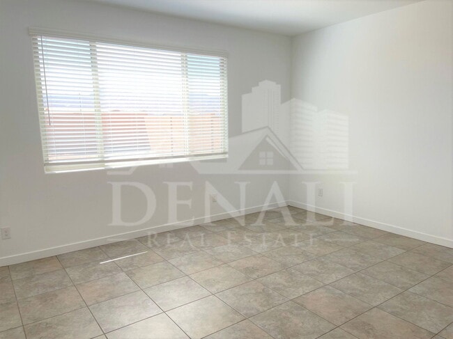 Building Photo - 4622 N 192nd Ln