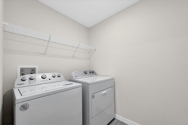 Building Photo - Available now in Wimauma | Spacious 5BR Home with 2,600+ Sqft