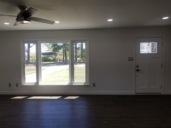 Building Photo - 108 Longview Dr