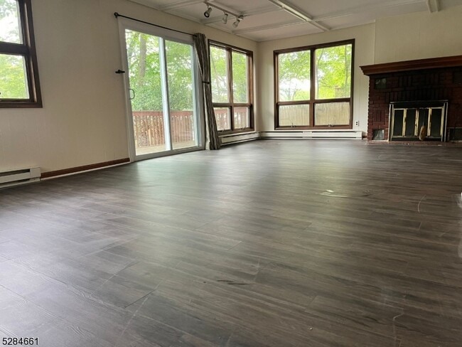 Building Photo - 441 Lakeview Ave