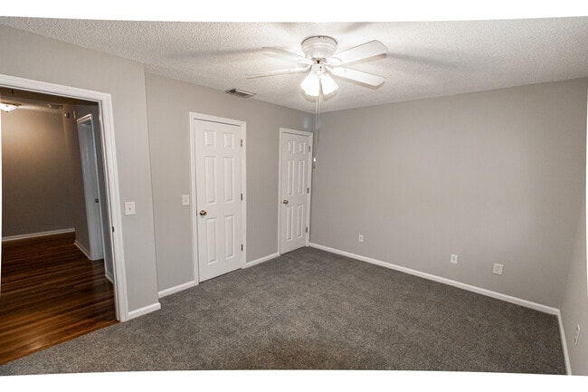 Building Photo - 104 Green Tree Ct