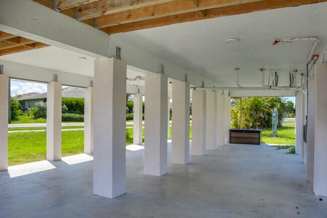 Building Photo - 13611 Catbird Dr