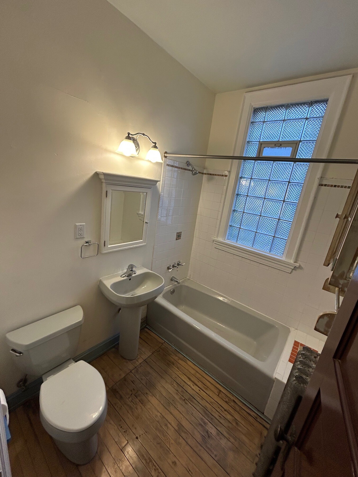 Building Photo - 2379 S Howell Ave