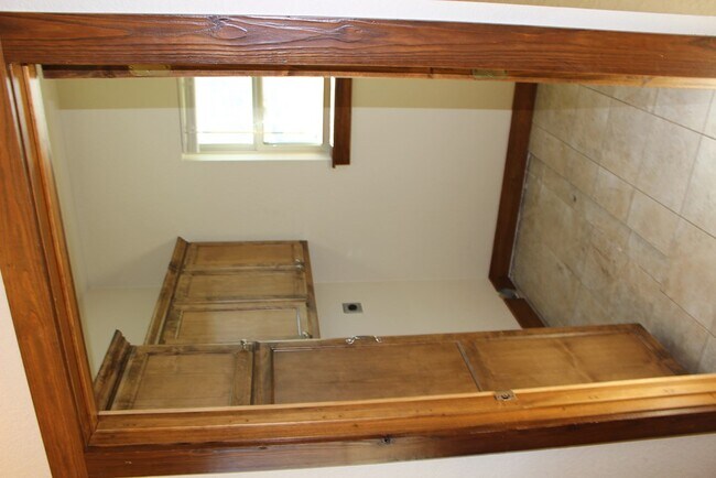 Building Photo - 701 Bushwhack Rd