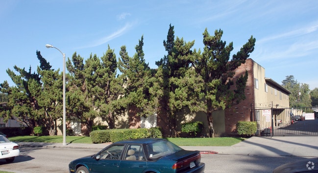 Primary Photo - Richelieu Apartments