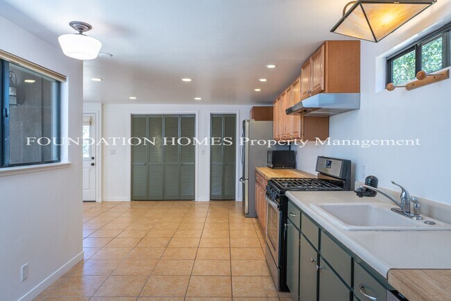 Building Photo - Charming 2BD/2BA Converted Stable in Seren...