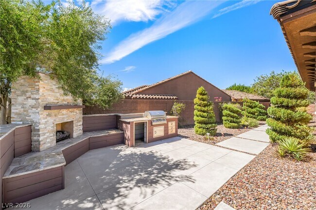 Building Photo - 2501 Luberon Dr