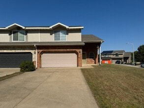 Building Photo - Spacious 3-Bedroom Duplex Located within Close Proximity to Fort Leonard Wood!