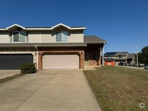Building Photo - Spacious 3-Bedroom Duplex Located within C...