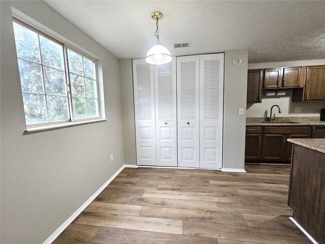 Building Photo - 400 Sheringham Ct