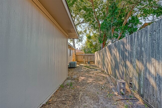 Building Photo - 4302 Wildacres Dr