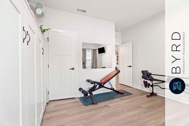 Building Photo - 4900 Sir Sagamore Dr