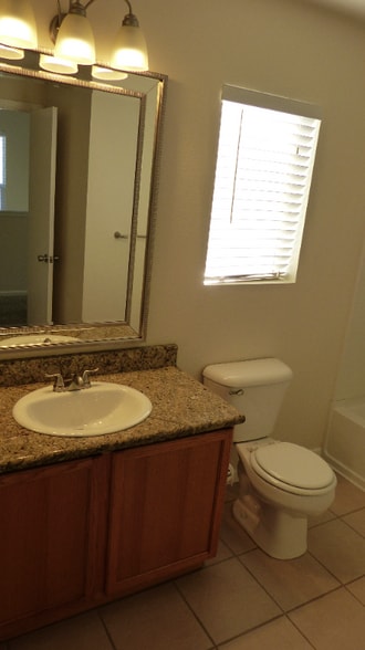 Building Photo - 2484 St Paul Dr