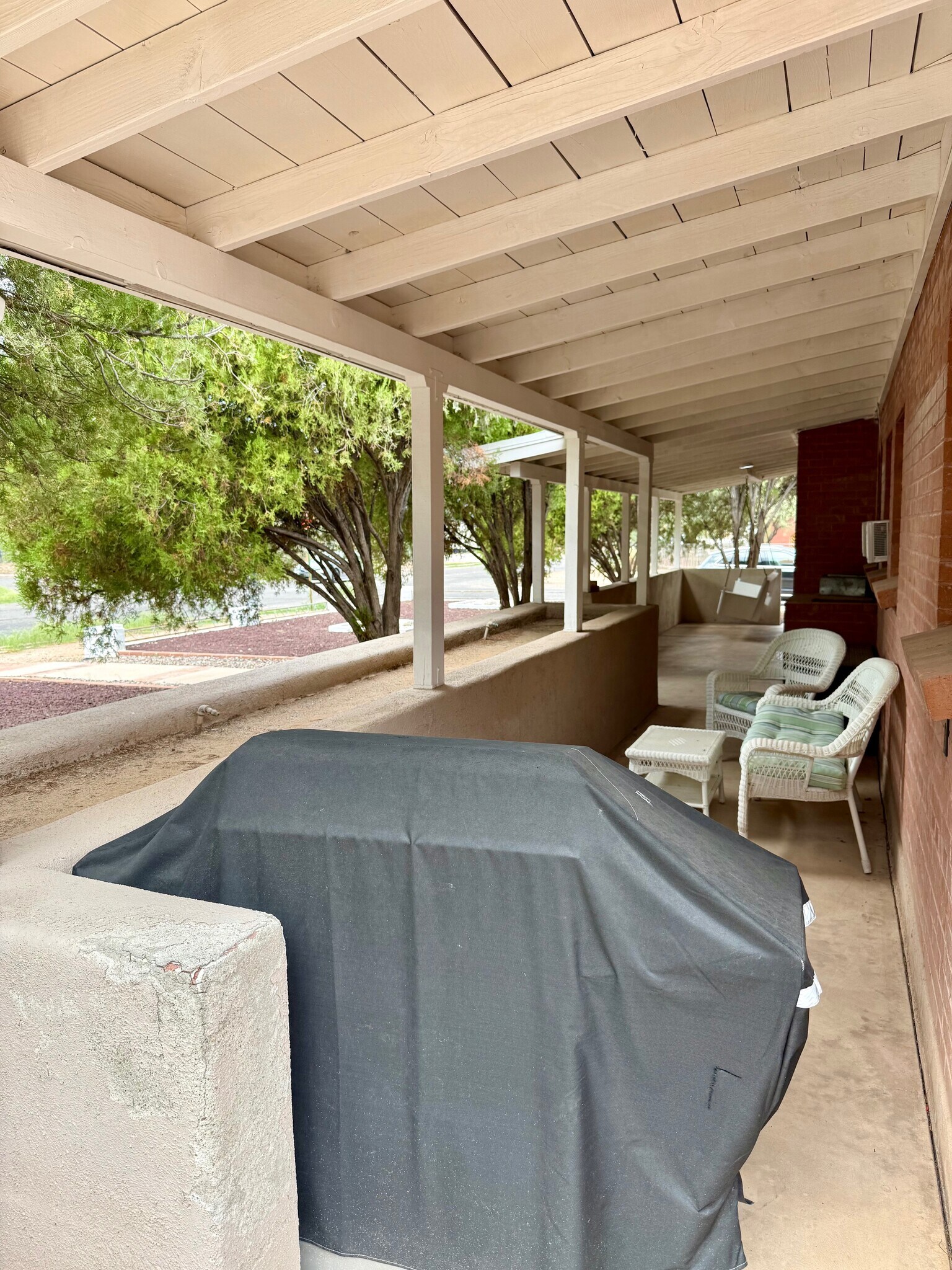 Barbeque Grill - 1546 N Magnolia Ave