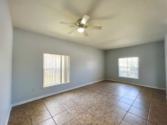 Building Photo - Kissimmee - 3 Bedroom, 2 Bathroom Single Family Home in a Gated Community.