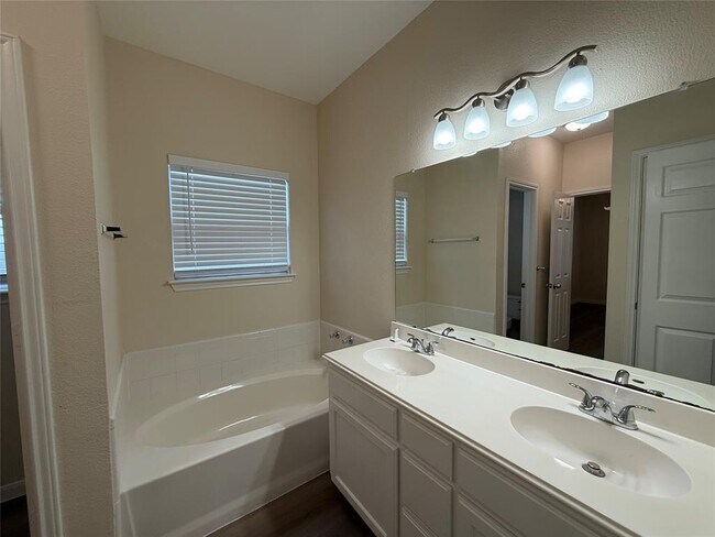 Building Photo - 303 Kates Way