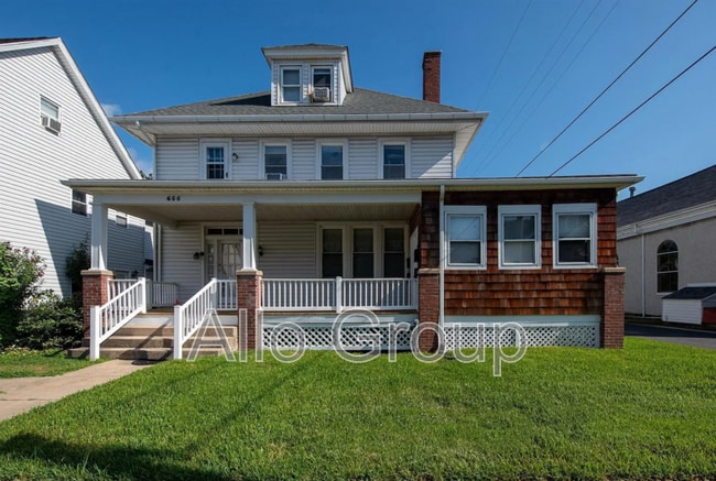 Building Photo - 655 Green St