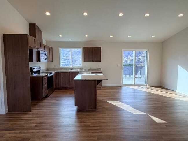 Building Photo - BRAND NEW construction! 3 beds, 2 baths, double garage, deck with VIEWS and more!