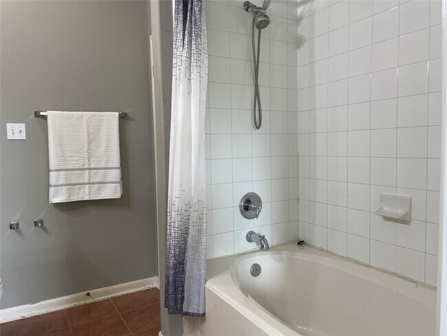 Building Photo - 811 Forest Hillside Ln