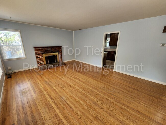 Building Photo - Cozy 2 Bed/1 Bath/ 816 Sqft House in Pleasant Hill available May 15th for lease!