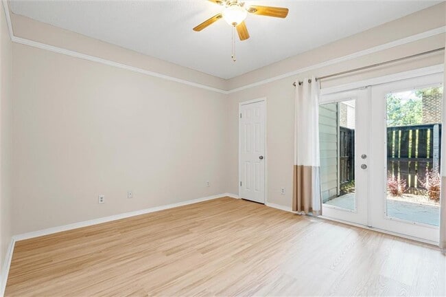 Building Photo - 1260 Sutton Ct