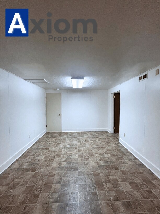 Building Photo - 1005 1/2 Park Lane-