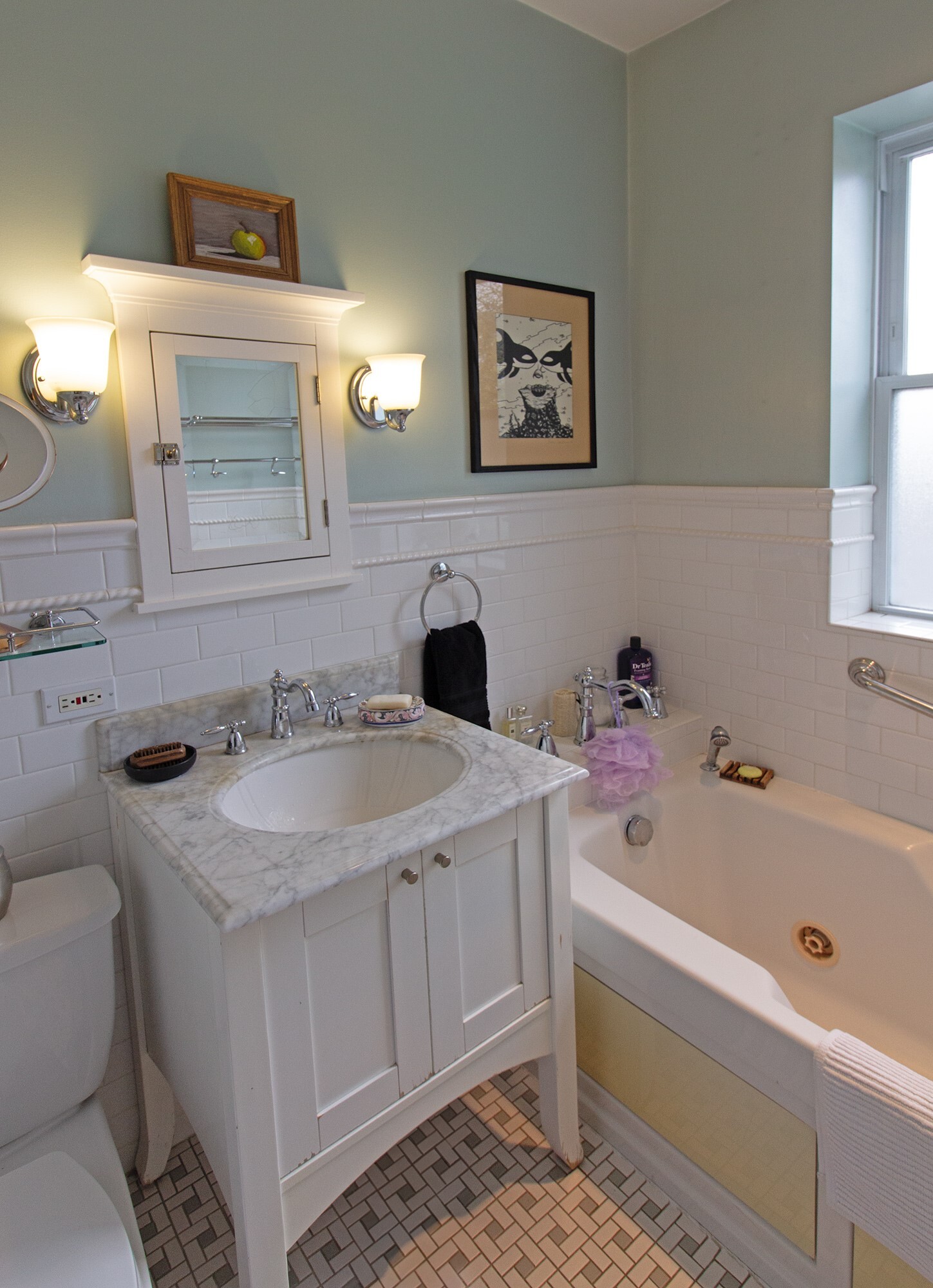 West facing Bath with large, deep jetted tub - 114 South Blvd
