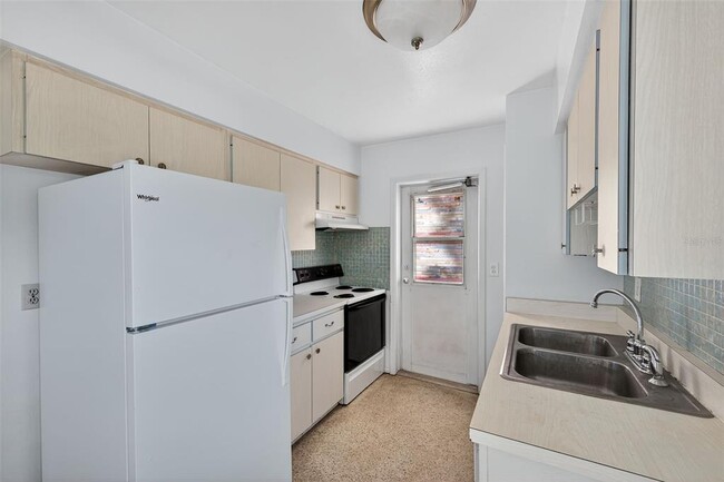 Building Photo - 2248 Browning St