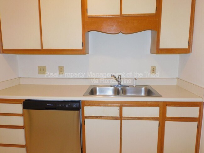 Building Photo - 515 Mystic Dr