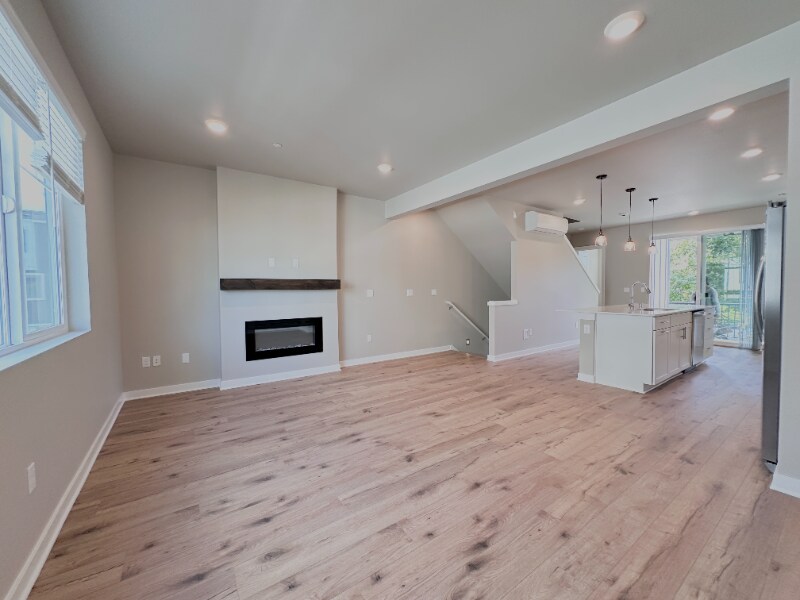 Building Photo - 15423 Admiralty Way