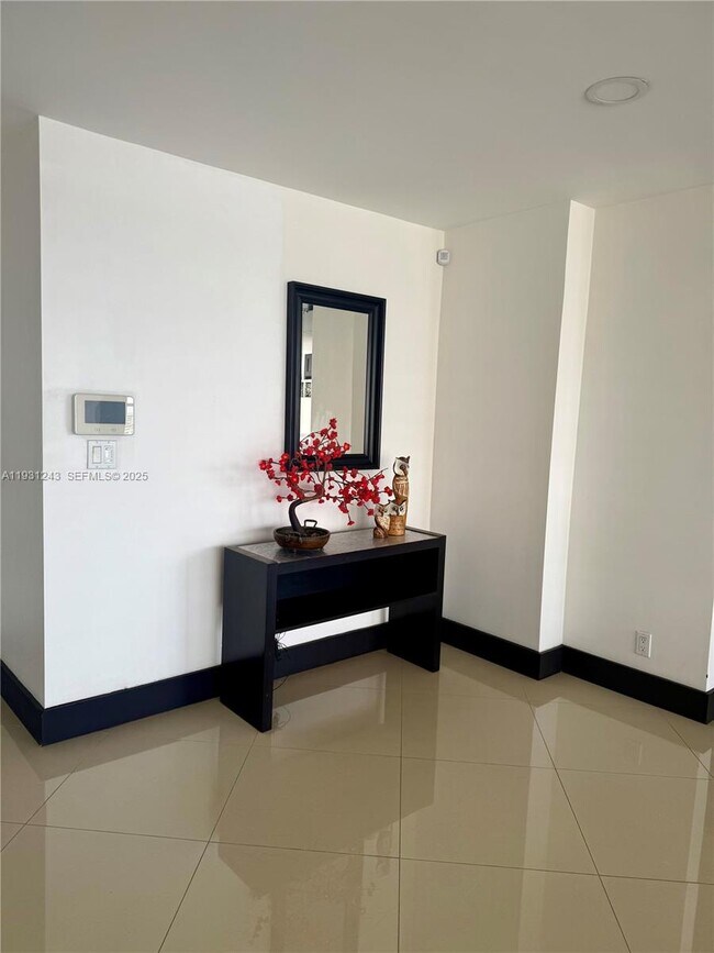 Building Photo - 2017 S Ocean Dr