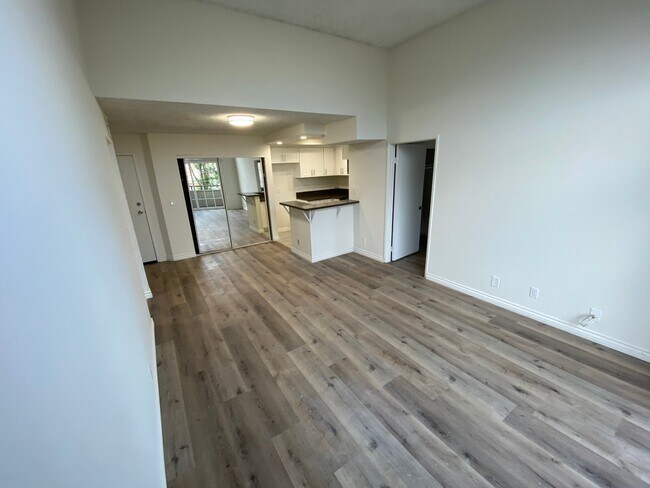 Building Photo - 5259 Cartwright Ave
