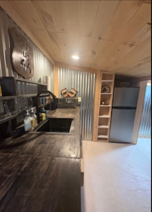 Building Photo - Barnview Country Haven