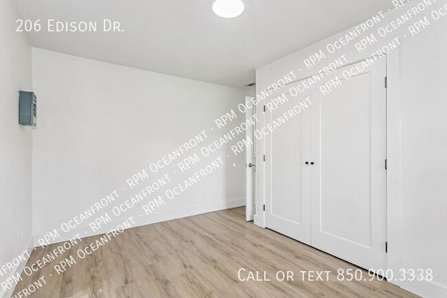 Building Photo - 206 Edison Dr