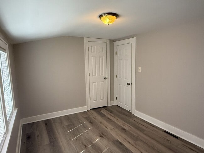 Building Photo - Private 4 bedroom home in West Allis