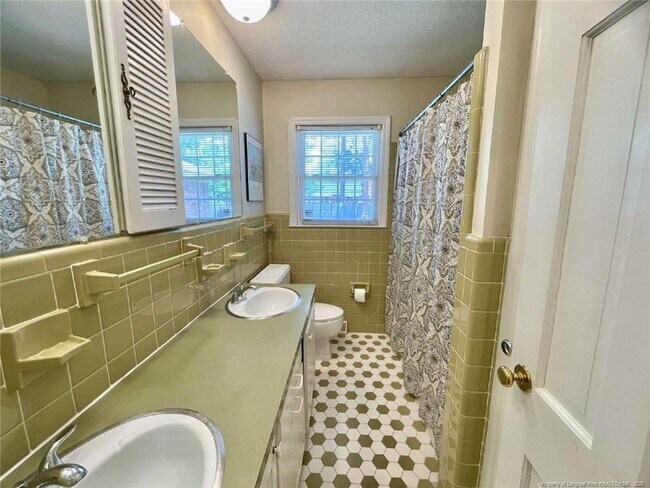 Building Photo - 2514 Dartmouth Dr