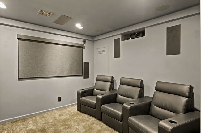 Building Photo - Privateer Duplex