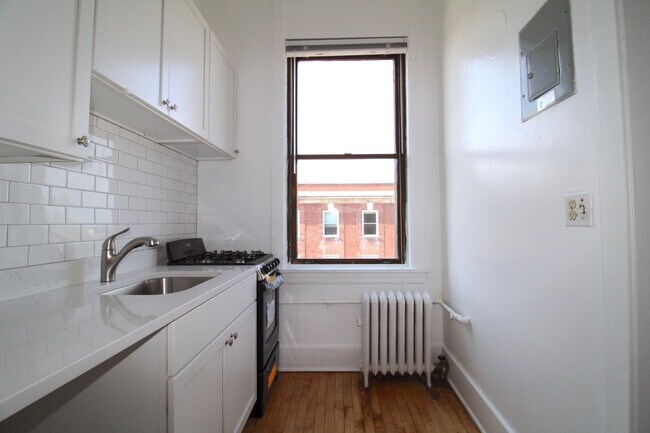 Building Photo - 293 E Deerpath Rd
