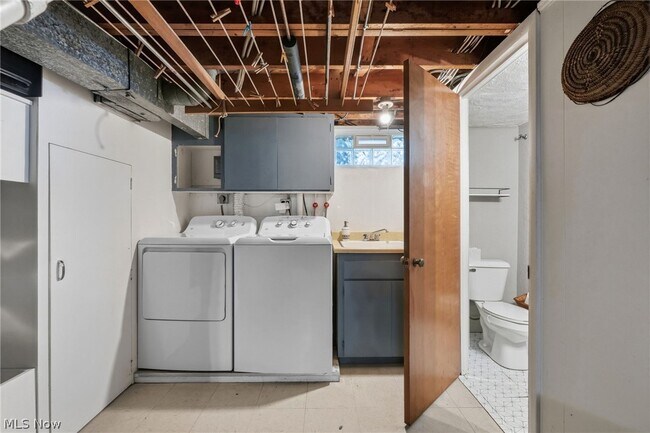Building Photo - 7906 Kenton Ave