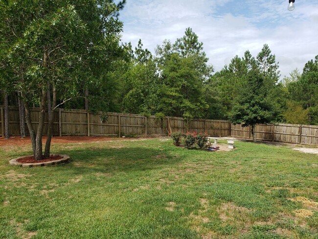 Building Photo - Dazzling 3 Bedroom Home with Bonus Room, Fenced Backyard! Located in Cooper Farms!