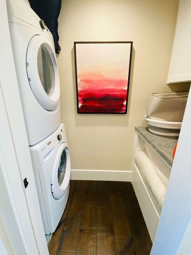 Building Photo - Modern 3 Bed 3 Bath Townhouse Near Downtown Campbell