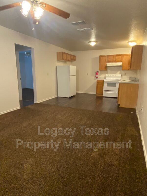 Building Photo - 1112 Williams Ave