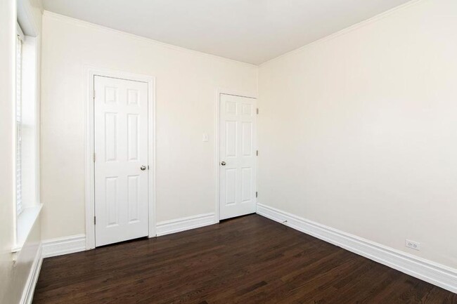 Building Photo - 2 bedroom in Chicago IL 60613