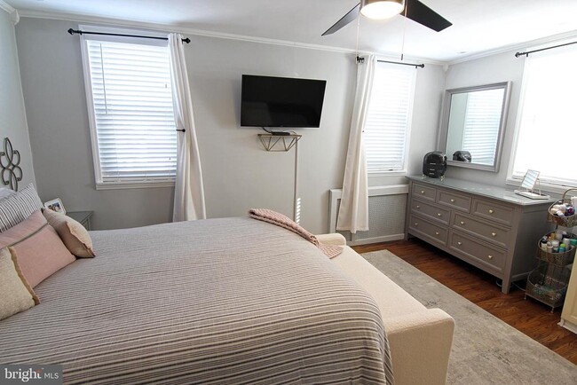 Building Photo - 215 W 9th Ave