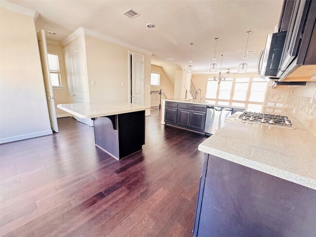 Building Photo - 10009 Spring Shadows Park Cir