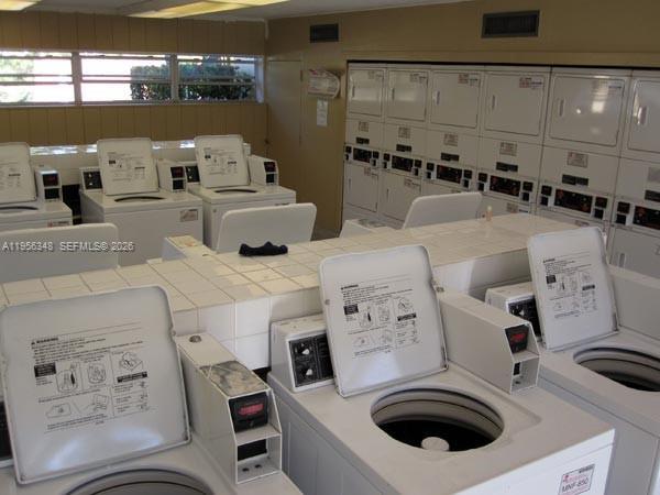 Building Photo - 13901 SW 90th Ave