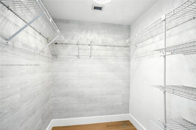 Building Photo - 2475 Brickell Ave